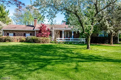 53 Platz Dr, Montgomery, NJ 08558