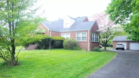 1635 Ratzer Rd, Wayne, NJ 07470