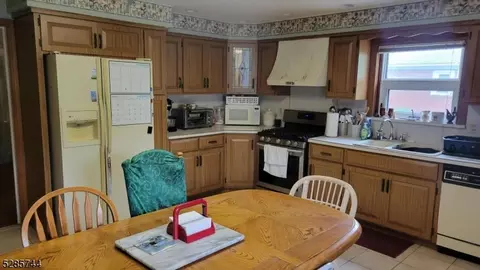 1635 Ratzer Rd, Wayne, NJ 07470 photo 4