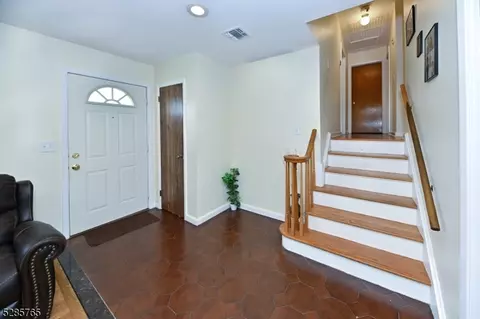 664 Swathmore Ln, Paramus, NJ 07652 photo 4