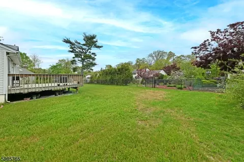 664 Swathmore Ln, Paramus, NJ 07652 photo 24
