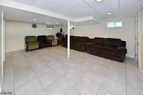 664 Swathmore Ln, Paramus, NJ 07652 photo 21