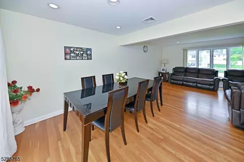 664 Swathmore Ln, Paramus, NJ 07652 photo 9