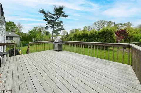 664 Swathmore Ln, Paramus, NJ 07652 photo 23