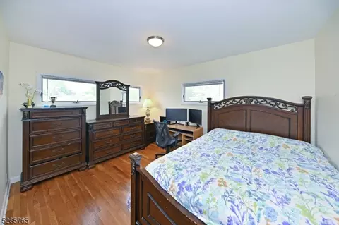 664 Swathmore Ln, Paramus, NJ 07652 photo 16