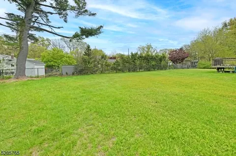 664 Swathmore Ln, Paramus, NJ 07652 photo 3