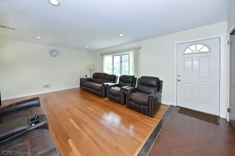 664 Swathmore Ln, Paramus, NJ 07652 photo 6