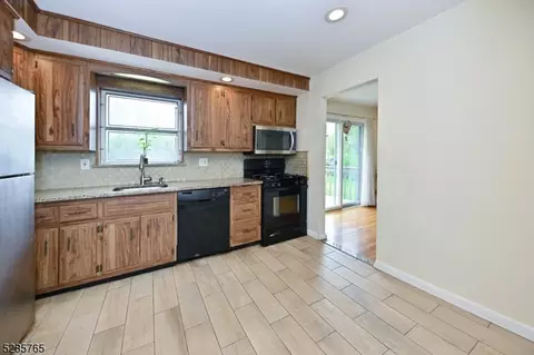 664 Swathmore Ln, Paramus, NJ 07652 photo 11