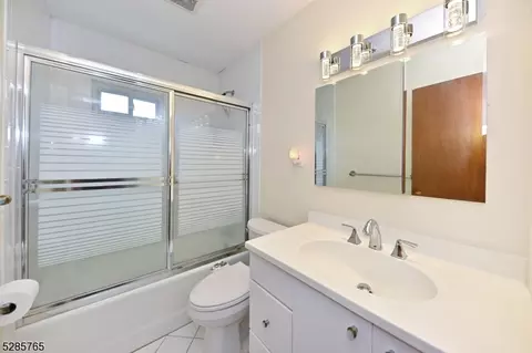 664 Swathmore Ln, Paramus, NJ 07652 photo 15