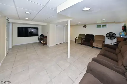 664 Swathmore Ln, Paramus, NJ 07652 photo 20