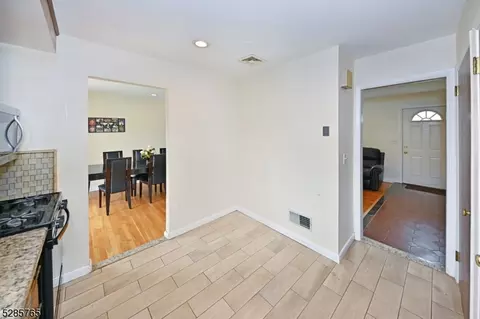 664 Swathmore Ln, Paramus, NJ 07652 photo 12
