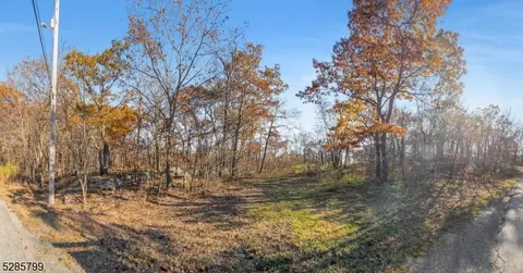 28 Hidden Valley Dr, Vernon Twp, NJ 07462
