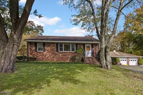 4 Corwin St, Roxbury Twp, NJ 07847