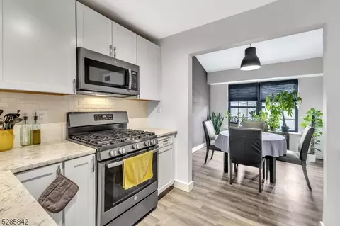660 N Broad St #C10, Elizabeth, NJ 07208