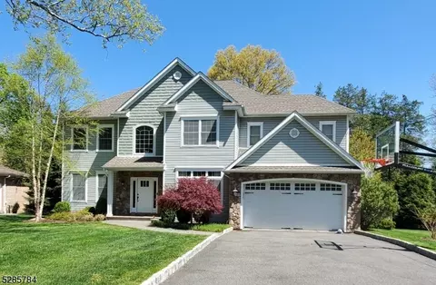 4 Townsend Dr, Florham Park, NJ 07932