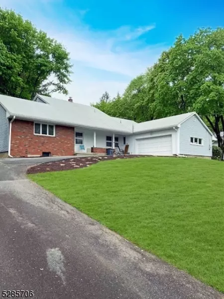 12 Unneberg Ave, Roxbury Twp, NJ 07876