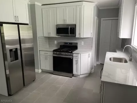 19 Walnut Ter, Bloomfield, NJ 07003