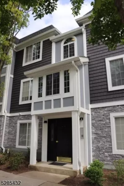 90 Village Dr #90, Morristown, NJ 07960