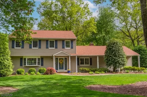 69 Fairchild Pl, Hanover, NJ 07981