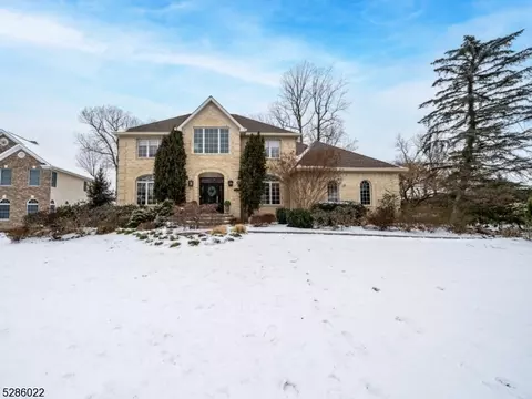 34 Bourbon St, Wayne, NJ 07470