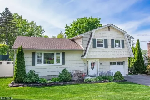 41 Scrivani Dr, Wanaque, NJ 07465