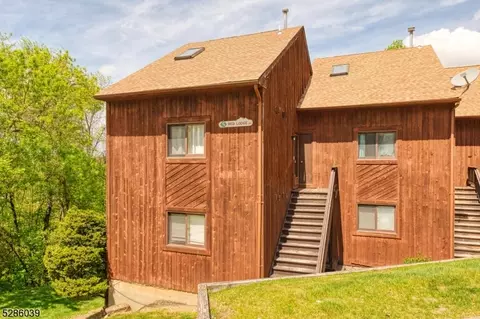 5 Red Lodge Dr #8, Vernon, NJ 07462