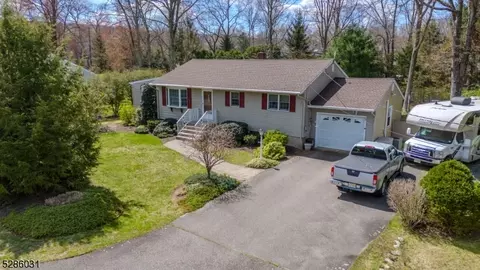 19 Moosepac Ln, Jefferson, NJ 07438