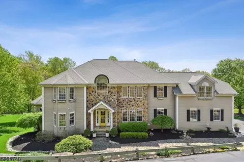 27 Roc Etam Rd, Randolph, NJ 07869