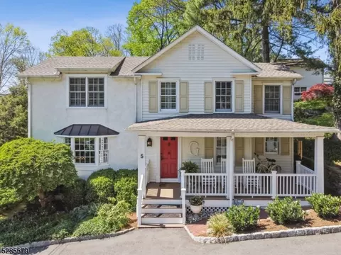 5 Church St, Stockton, NJ 08559