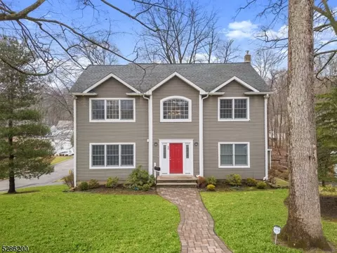 48 Pinecrest Ter, Wayne, NJ 07470