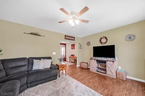 75 Bergen Ave, Wanaque Boro, NJ 07420 photo 6
