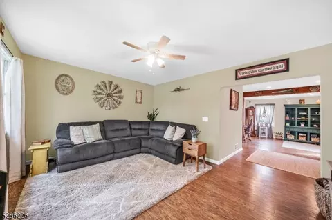 75 Bergen Ave, Wanaque Boro, NJ 07420 photo 3