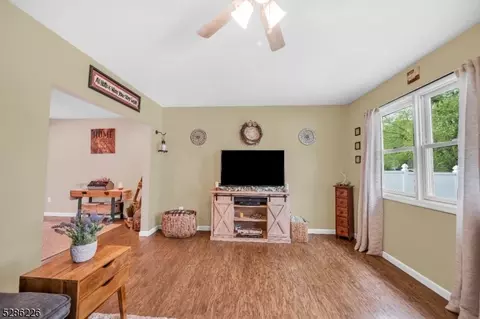 75 Bergen Ave, Wanaque Boro, NJ 07420 photo 5
