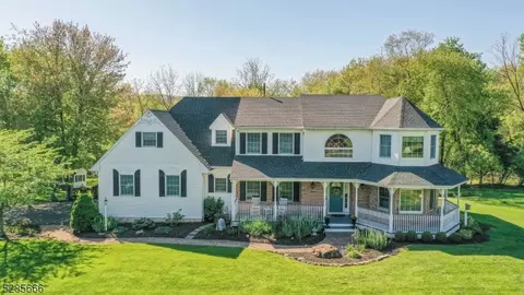 4 Jennings Ln, Readington Twp, NJ 08889