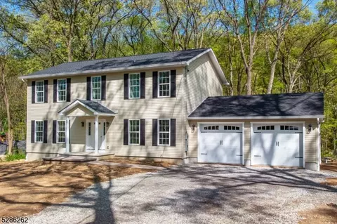 5 White Birch Dr W, Sussex, NJ 07461
