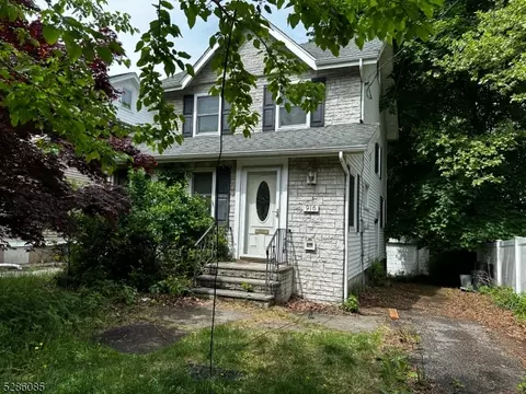 916 Lincoln Pl, Teaneck, NJ 07666