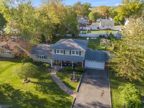 8 Nathan Way, Wayne, NJ 07470 photo 2