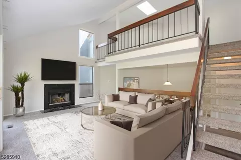 11 Chestnut Ct, Basking Ridge, NJ 07920