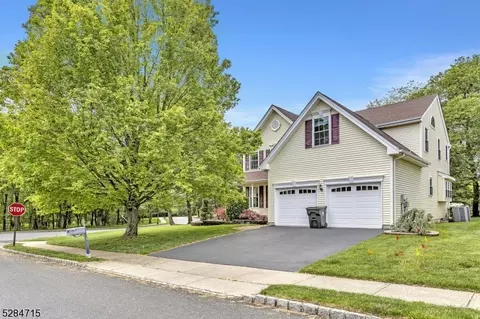 22 Glen Eyre Dr, Bridgewater, NJ 08807