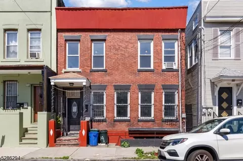 554 N 9th St, Newark, NJ 07107