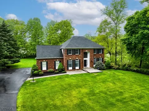 5 Sutton Farm Rd, Flemington, NJ 08822