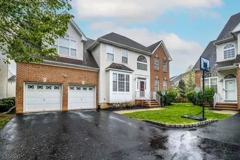 1006 Lily Ct, North Brunswick Twp, NJ 08902
