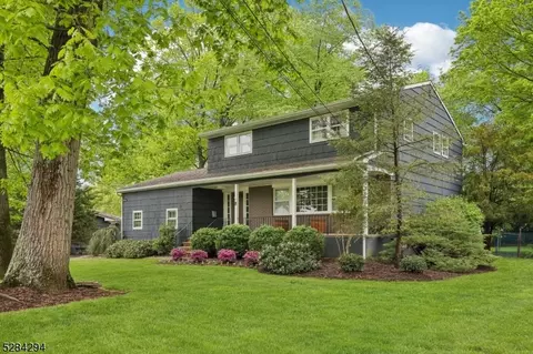 8 Howland Cir, West Caldwell, NJ 07006