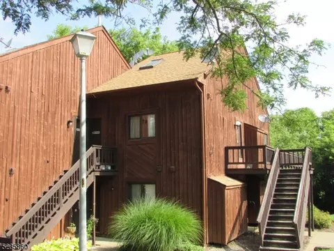 5 Brandywine Dr #2, Vernon, NJ 07462