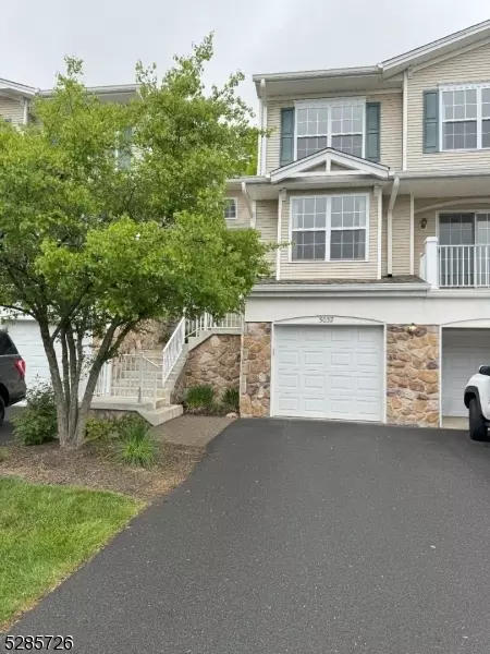 3032 King Ct, Green Brook, NJ 08812