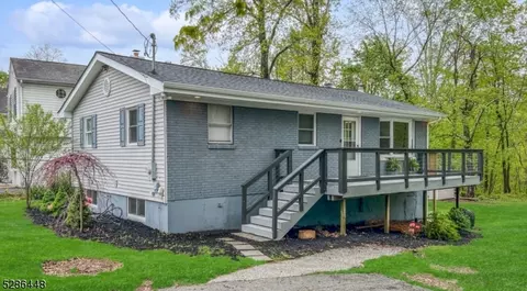 16 Charles St, Stanhope, NJ 07874