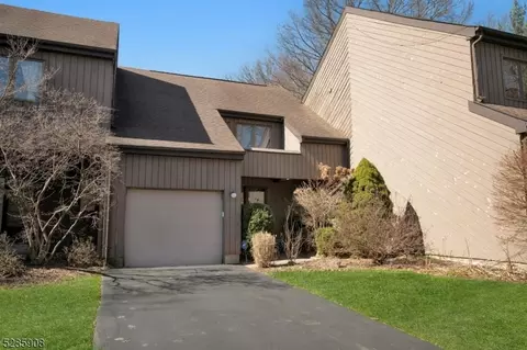 8 Jenni Ln, Morristown, NJ 07960