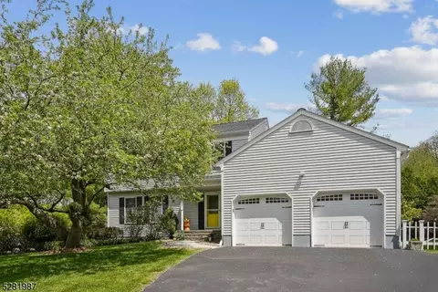 7 Kellie Ct, Califon, NJ 07830