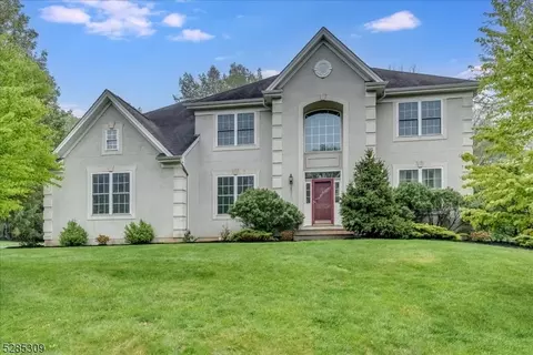 11 Shadow Hill Way, Hackettstown, NJ 07840