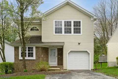 7 Cliffside Ct, Hamburg, NJ 07419